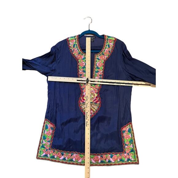 Boston Proper Blouse Top Women Size L Blue Embroidered Long Sleeve Plunge V-Neck - Picture 4 of 4